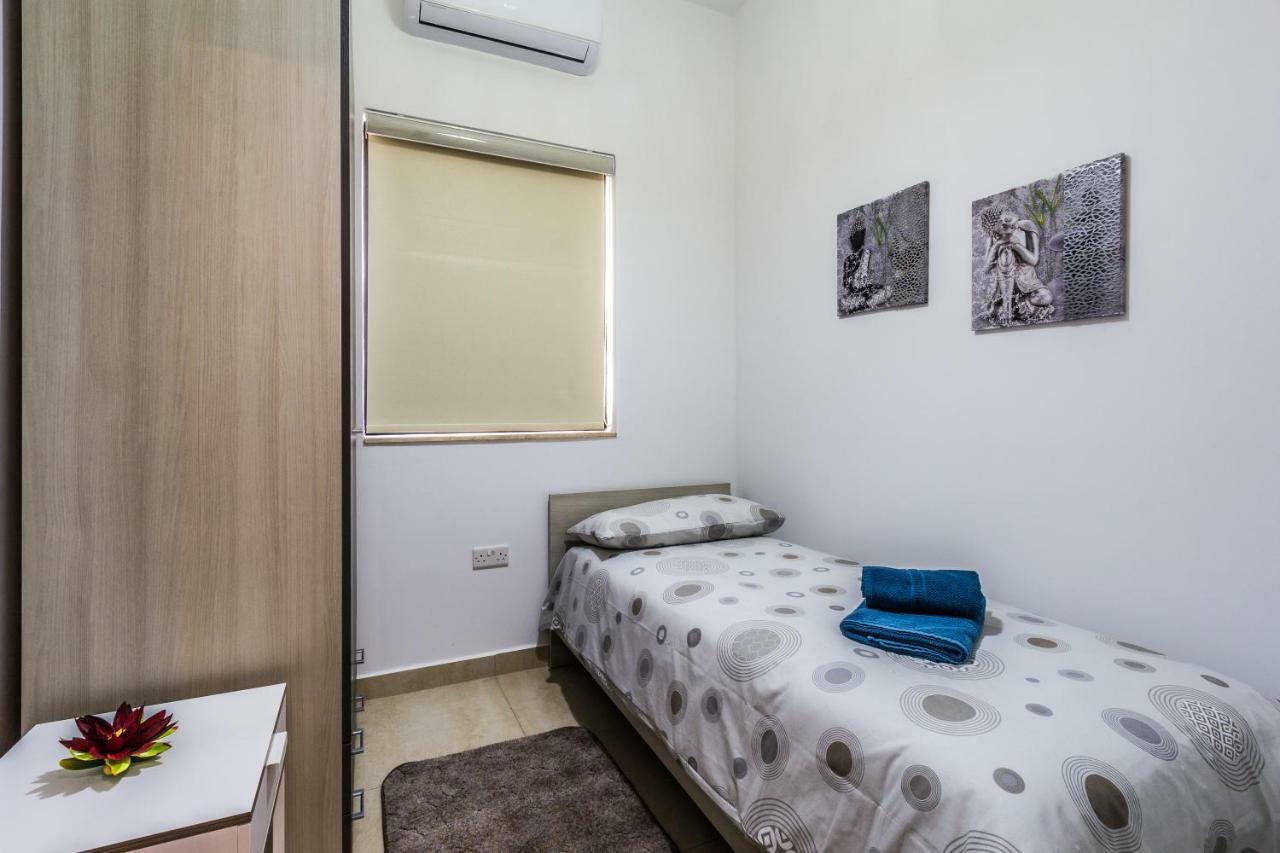 Sunny Modern Apartments Меллиеха Экстерьер фото